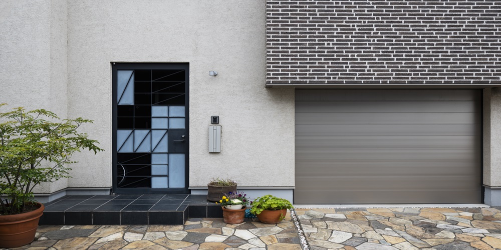 How Garage Doors Enhance the Overall Look of Homes